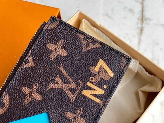 CC LOUIS HOLDER VUITTON 0730